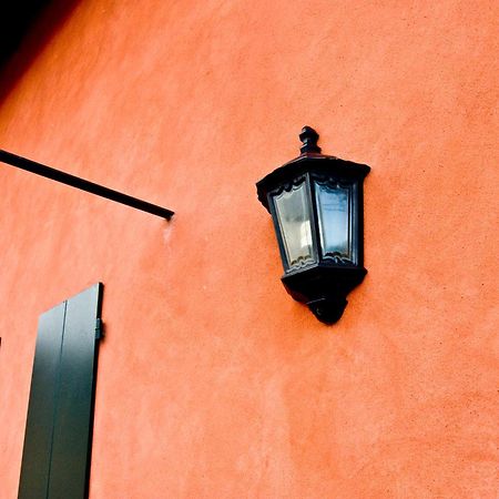 Locanda La Casetta Angera Bagian luar foto