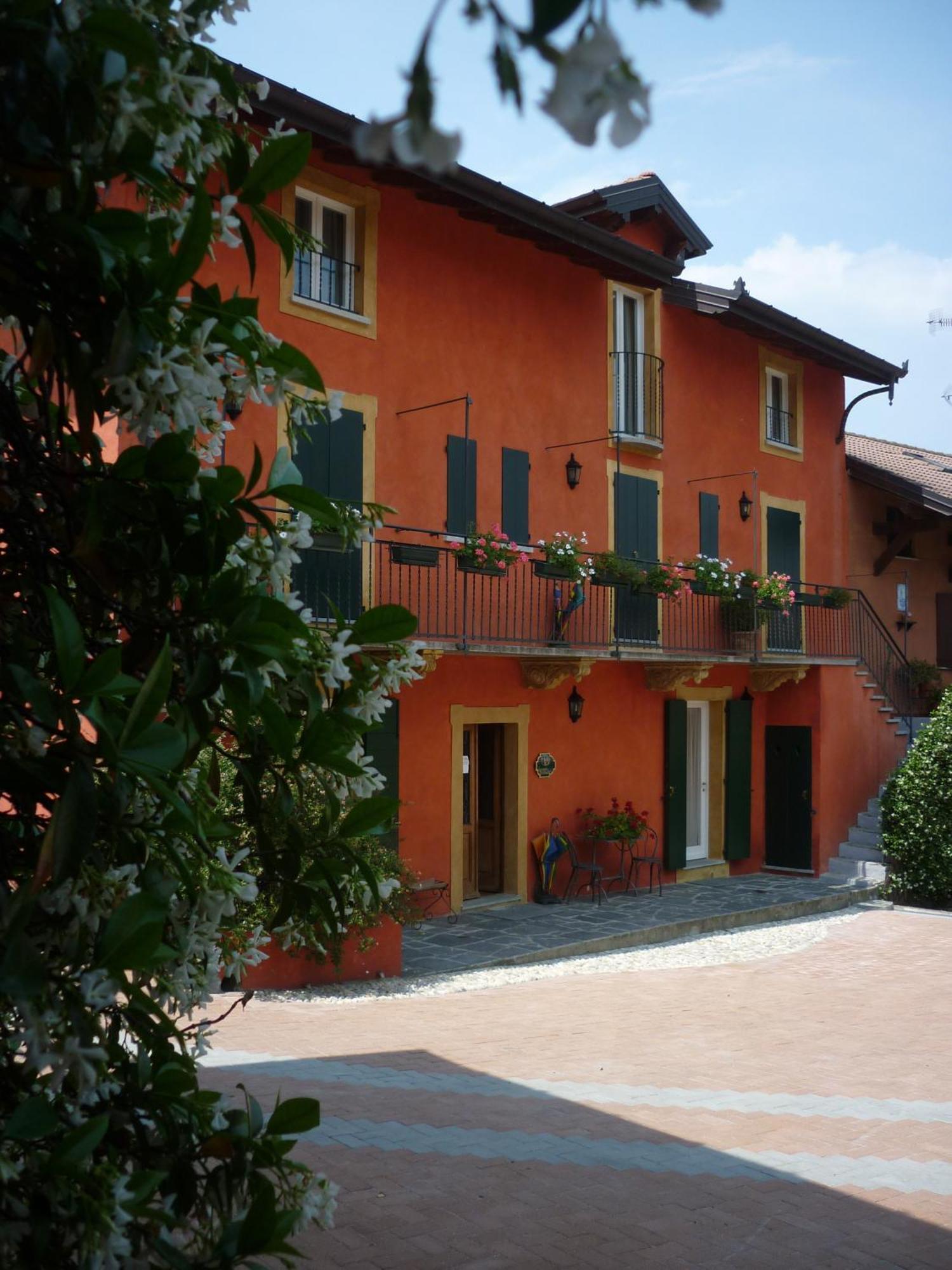 Locanda La Casetta Angera Bagian luar foto