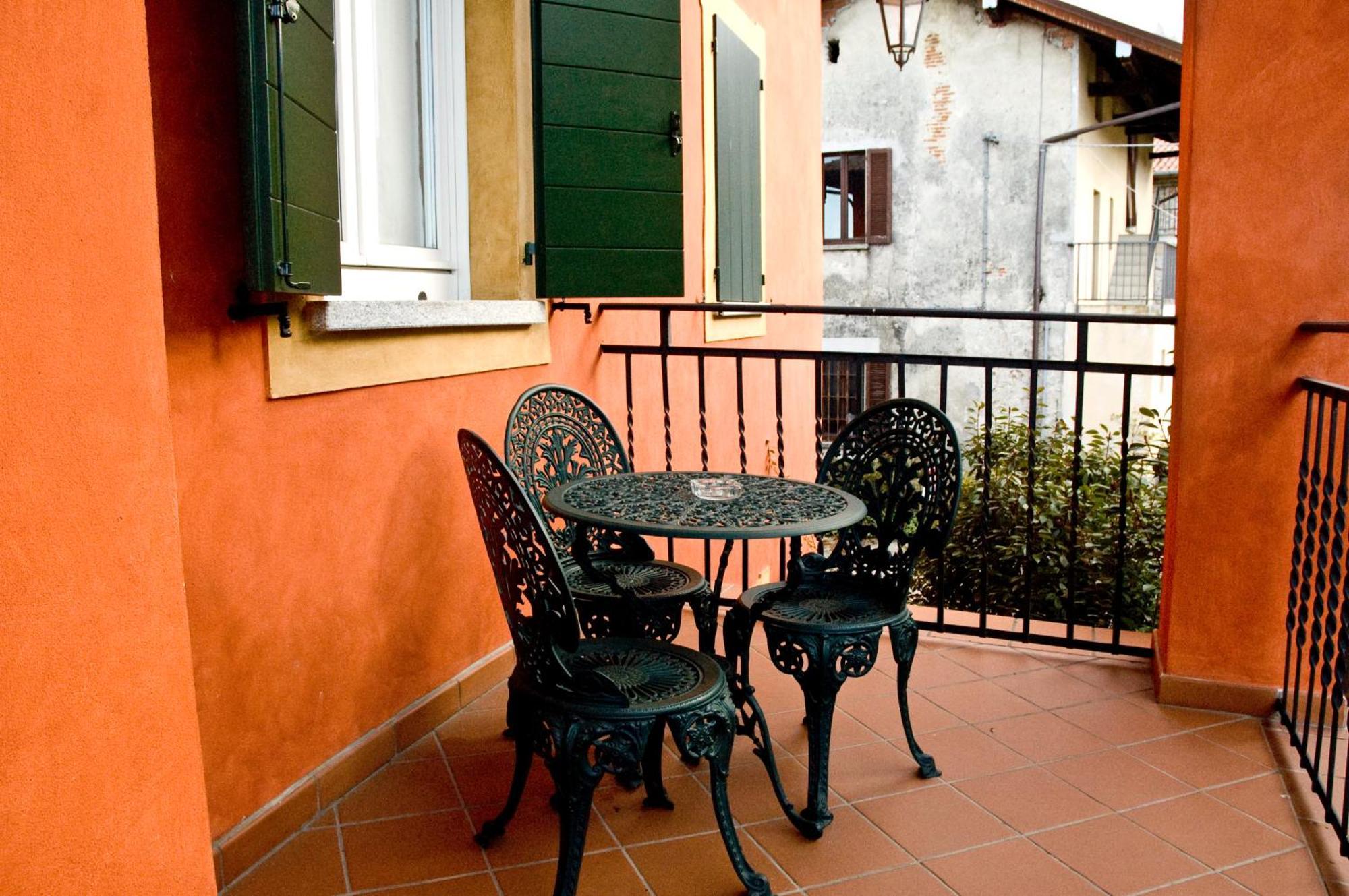 Locanda La Casetta Angera Bagian luar foto