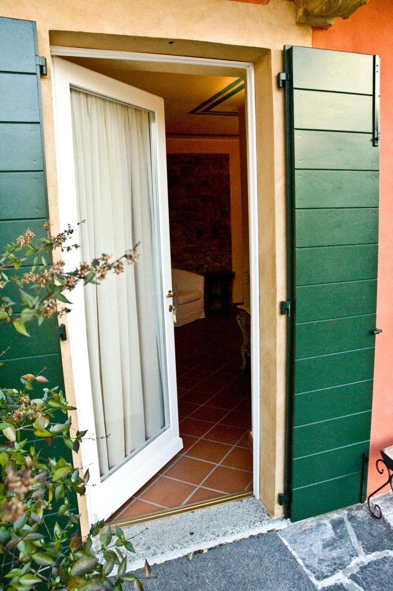 Locanda La Casetta Angera Bagian luar foto