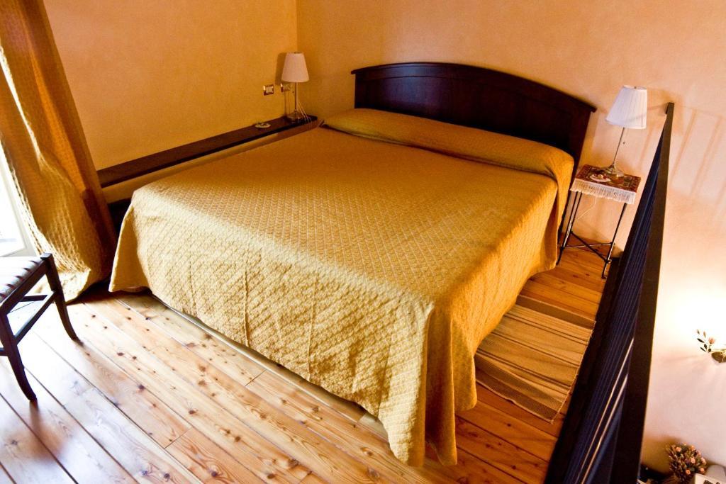 Locanda La Casetta Angera Ruang foto