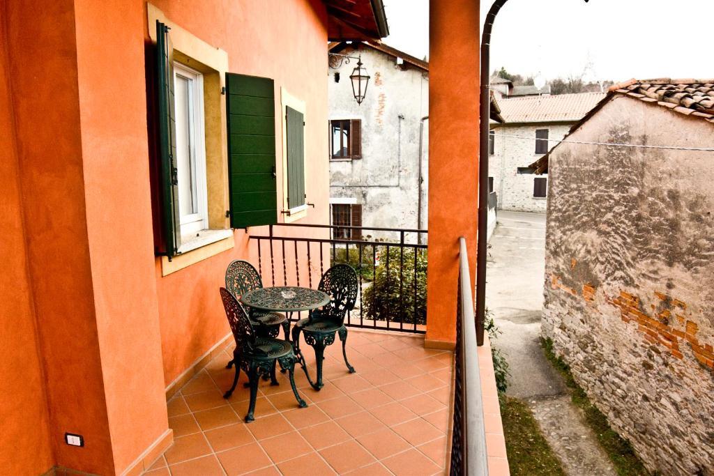 Locanda La Casetta Angera Ruang foto