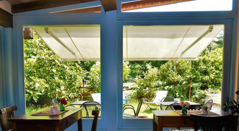 Locanda La Casetta Angera Bagian luar foto